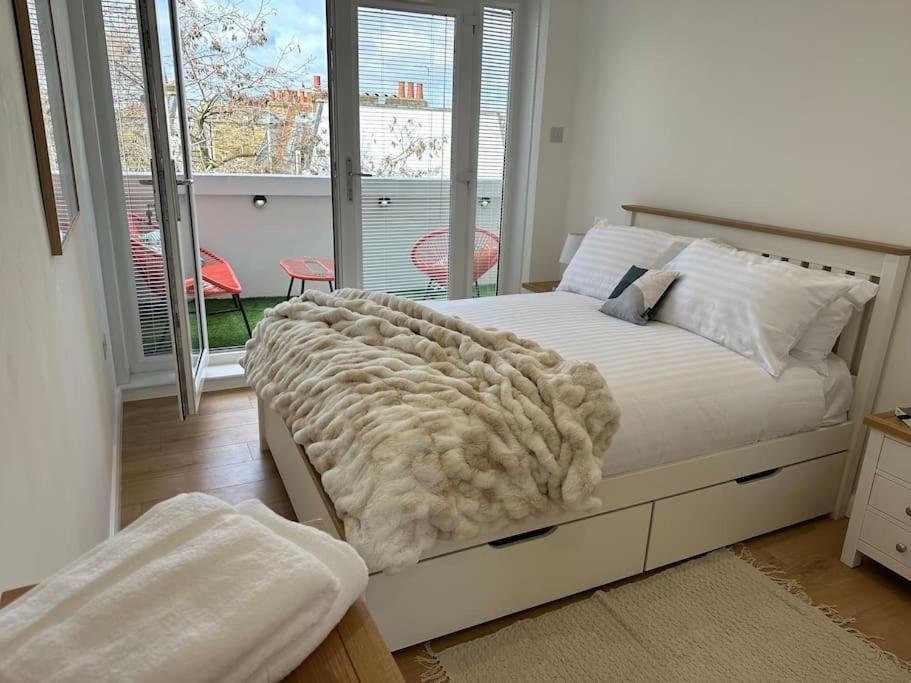 Stylish, Smart & Fun 4 Bed Home London Exterior photo