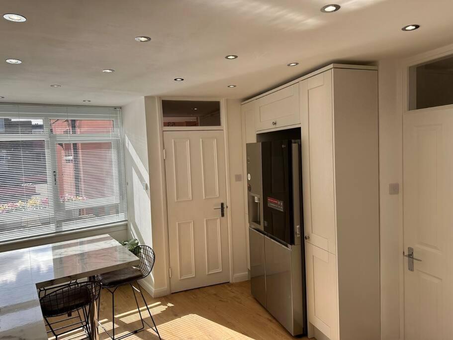 Stylish, Smart & Fun 4 Bed Home London Exterior photo