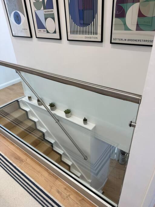 Stylish, Smart & Fun 4 Bed Home London Exterior photo